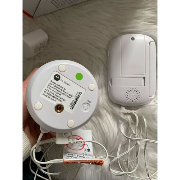 Motorola MBP33XL 3.5" Video Baby Monitor with Digital Zoom, Two-Way Audio , 2 Pi - Picture 6 of 6